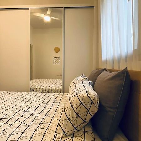 Laura Compound- Authentic 1 Bedroom Charming & Specious Тель-Авив Экстерьер фото