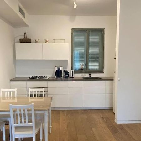 Laura Compound- Authentic 1 Bedroom Charming & Specious Тель-Авив Экстерьер фото