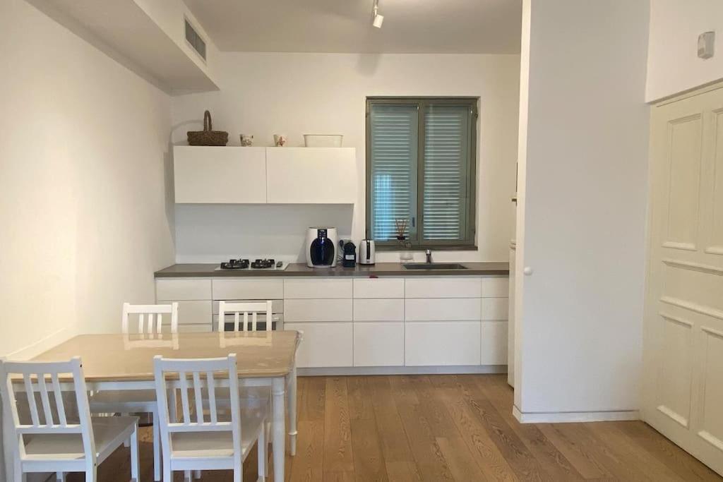 Laura Compound- Authentic 1 Bedroom Charming & Specious Тель-Авив Экстерьер фото