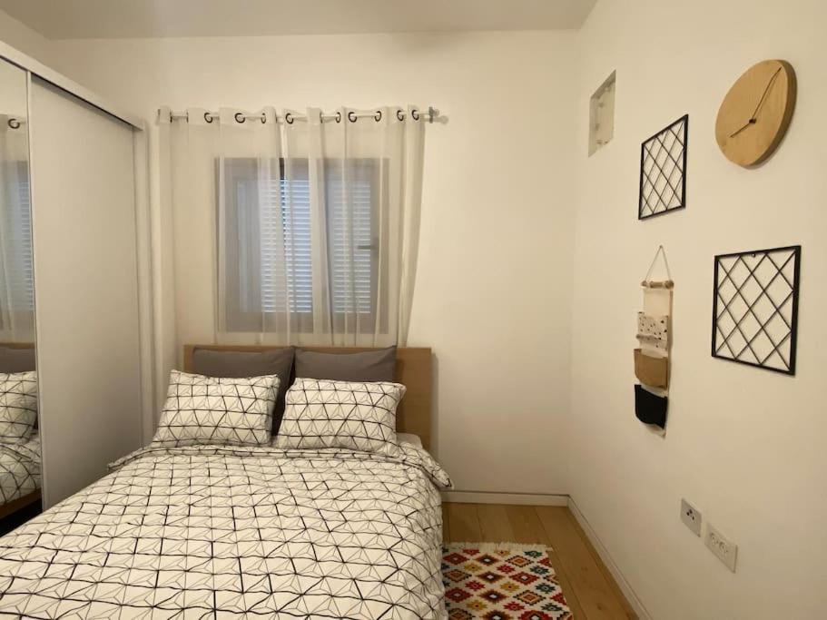 Laura Compound- Authentic 1 Bedroom Charming & Specious Тель-Авив Экстерьер фото