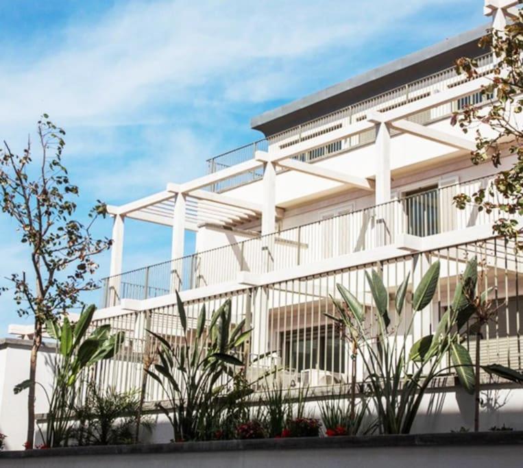 Laura Compound- Authentic 1 Bedroom Charming & Specious Тель-Авив Экстерьер фото