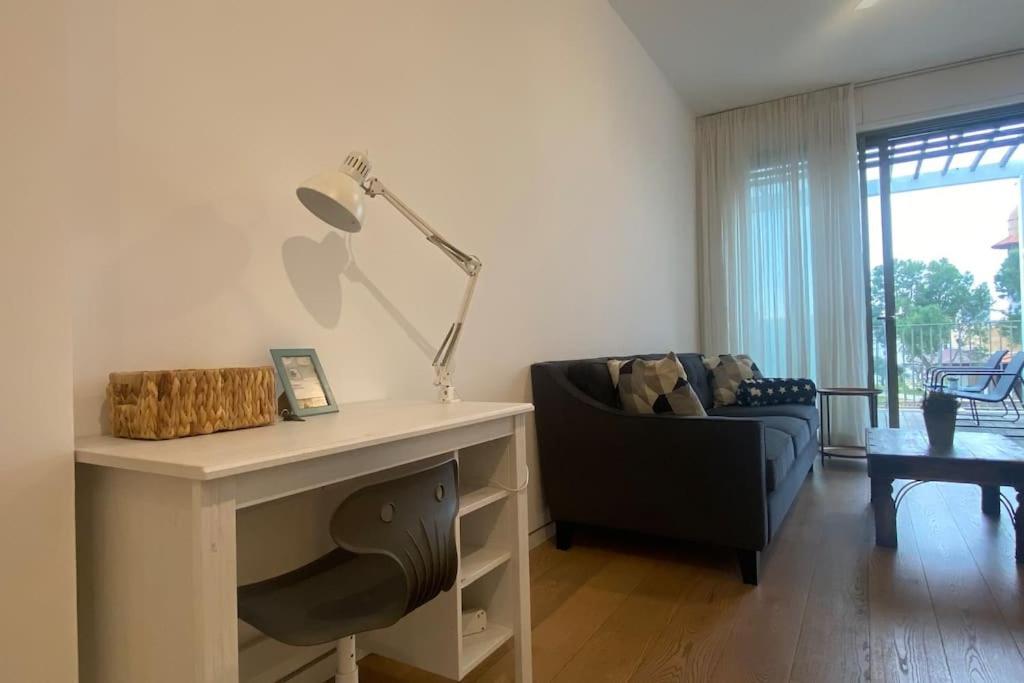 Laura Compound- Authentic 1 Bedroom Charming & Specious Тель-Авив Экстерьер фото