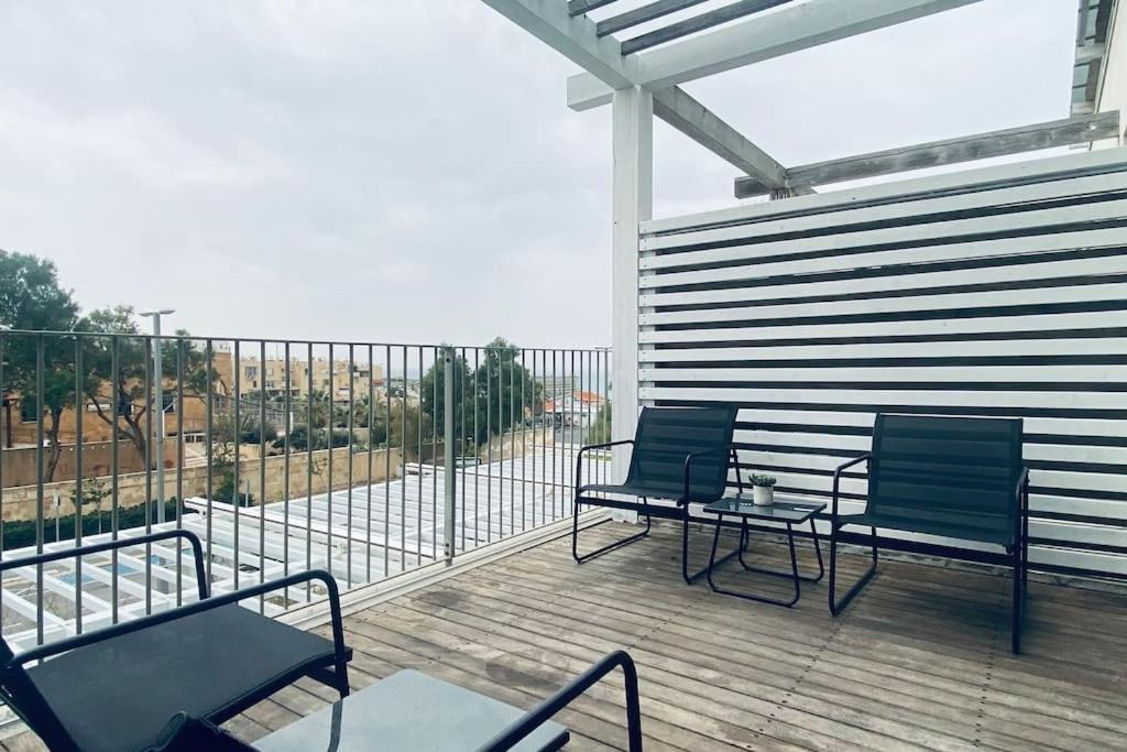 Laura Compound- Authentic 1 Bedroom Charming & Specious Тель-Авив Экстерьер фото