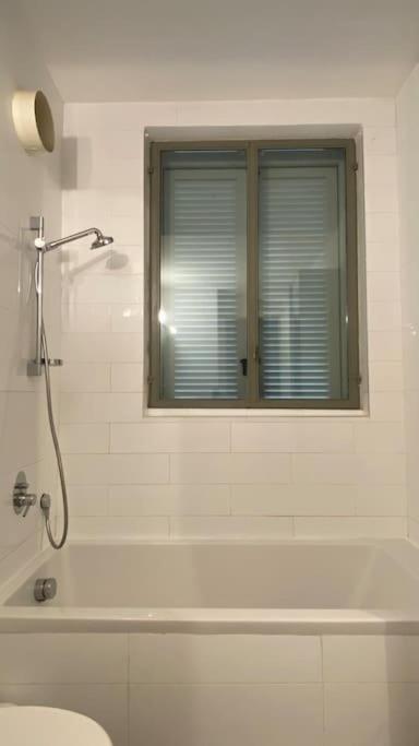 Laura Compound- Authentic 1 Bedroom Charming & Specious Тель-Авив Экстерьер фото