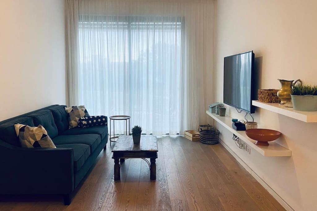 Laura Compound- Authentic 1 Bedroom Charming & Specious Тель-Авив Экстерьер фото